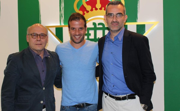 Betis hace oficial el fichaje de Rafael van der Vaart