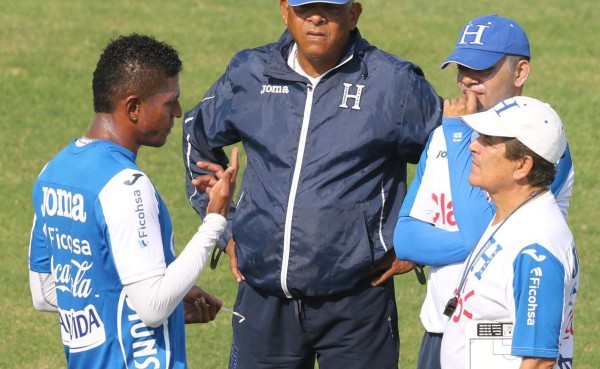 Carlo Costly: 'Hacemos corto circuito con Pinto, que no me llame a la Selección'