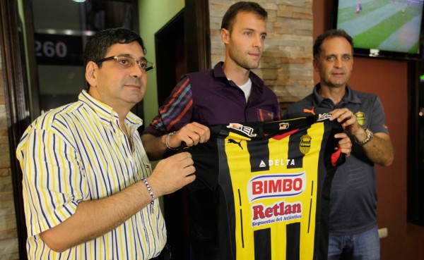 Real España presenta al argentino Julián Fernández