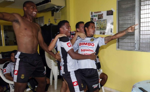 FOTOS: La increíble forma en que se vive clásico español en Honduras