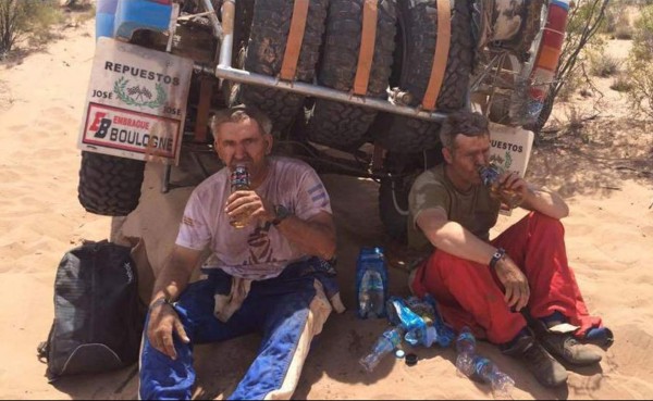 Piloto del Dakar tuvo que beber su propia orina para sobrevivir
