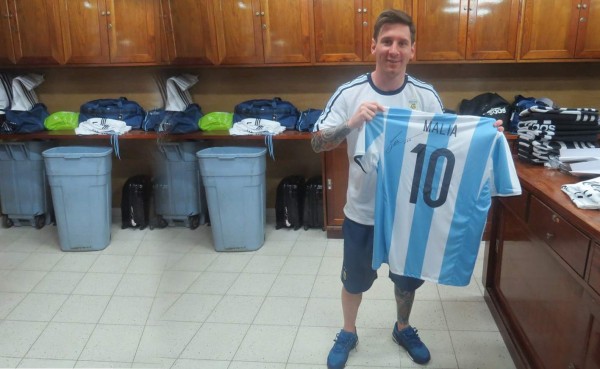 Hijas de Obama son sorprendidas por Messi a quien no pudieron conocer