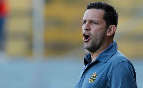 Javier Delgado: 'Si fuera defensivo hubiese contratado un muro y un bus'