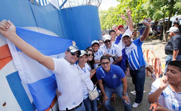 Gobierno concede mediodía libre a empleados públicos para el Honduras-Suiza