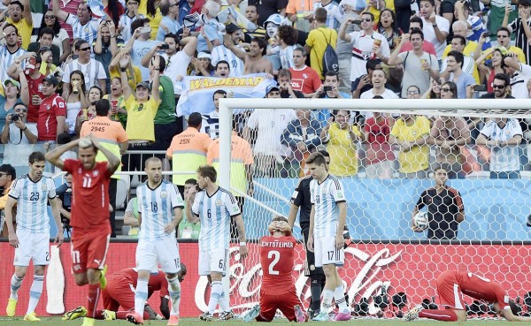 VIDEO: El cabezazo que le paró el corazón a toda Argentina