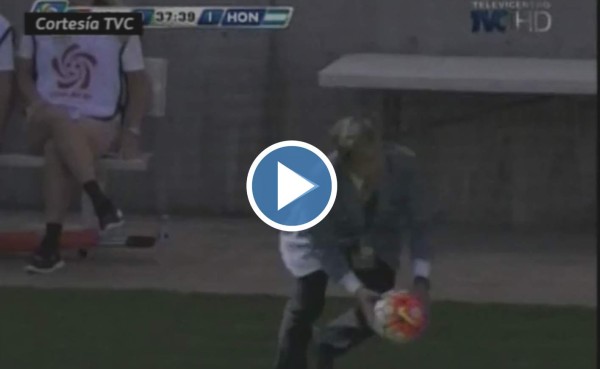 VIDEO: Jorge Luis Pinto se volvió loco por poner el balón en juego