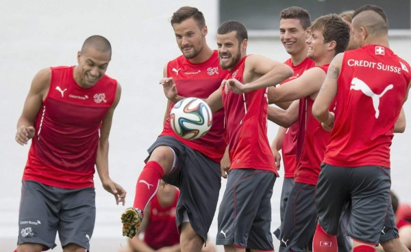 Jugador de Suiza asegura que son superiores a Honduras