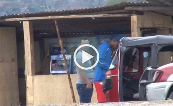 VIDEO: Con frescos y churros pagó una apuesta Carlo Costly con el Olimpia