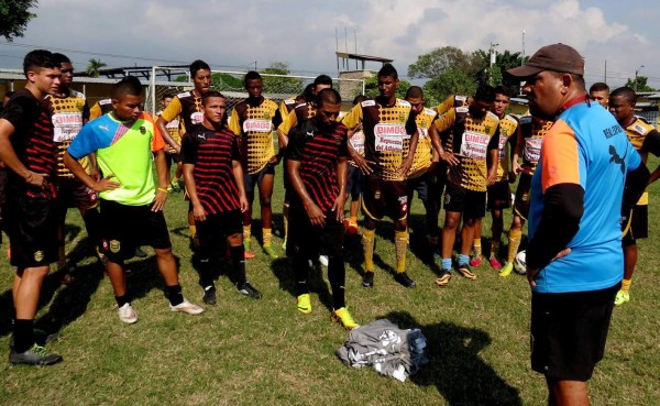 La otra cara del Real España: Están punteando en el torneo de reservas