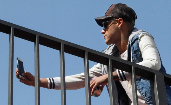 Neymar: 'No me veo saliendo del Barcelona, estoy feliz aquí'