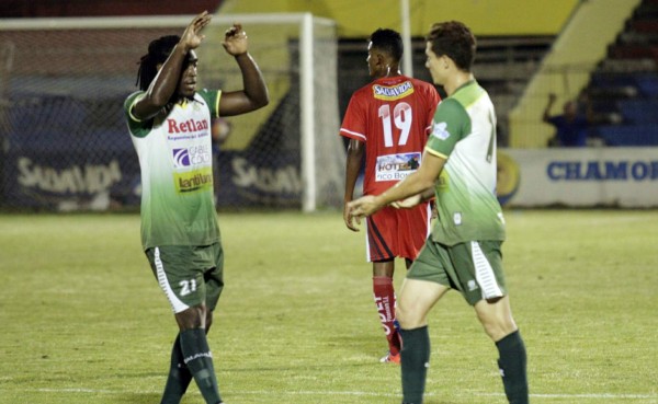 Juticalpa empata con Vida con golazo de Esdras Padilla