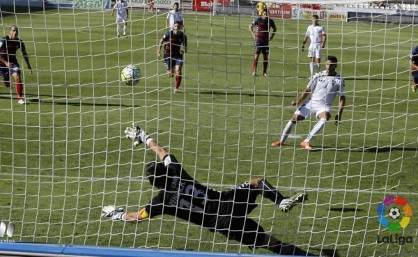 Jona Mejía anota su primer gol con Albacete en Segunda de España
