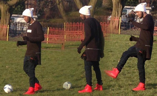 Juan Carlos García y su tierna salida al parque con uno de sus hijos en Inglaterra