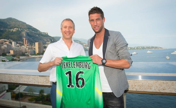 El Mónaco presenta al arquero holandés Maarten Stekelenburg