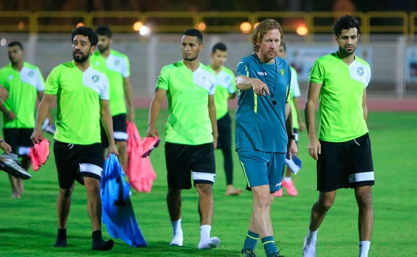Alex López realiza su primer entrenamiento del Al-Khaleej