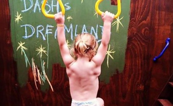 El polémico bebé fisicoculturista de tres años que estremece las redes