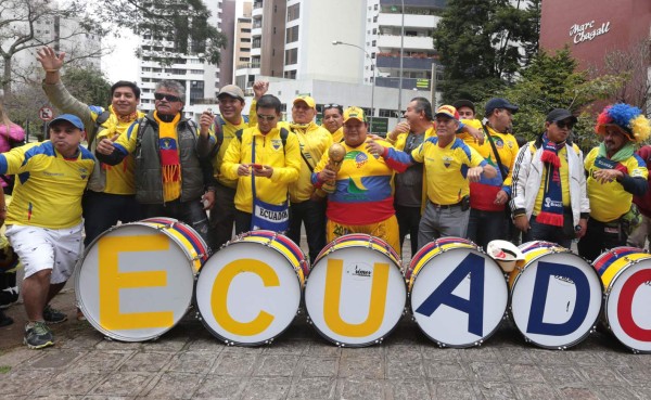 Ecuatorianos arropan a su selección en el hotel