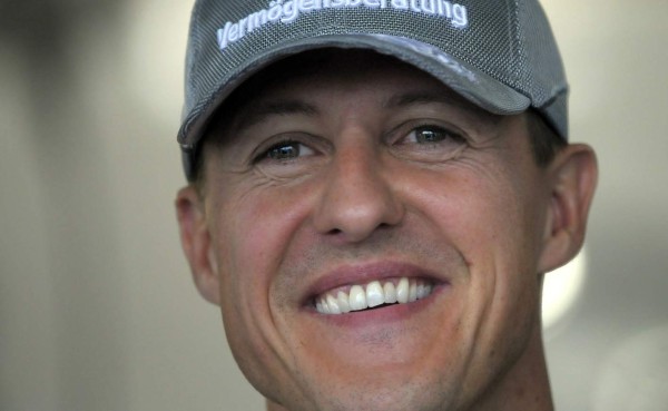 Michael Schumacher se comunica con los ojos