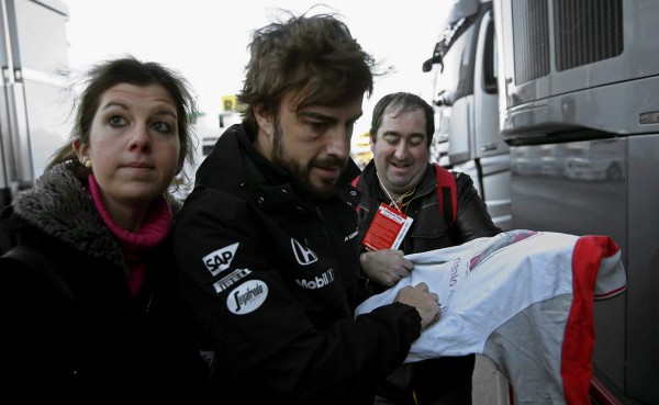 Fernando Alonso sufre accidente pero 'está bien'