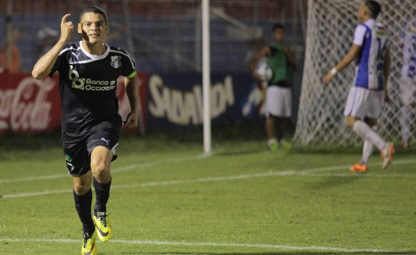 Luis Alvarado: 'Somos un equipo que busca jugar de tú a tú donde sea'