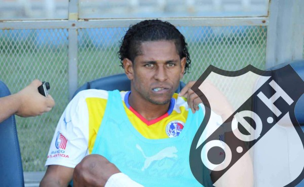 Hondureño Carlo Costly podría irse a la segunda división de Grecia