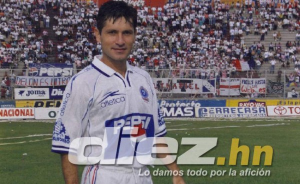 Así han evolucionado las camisas del Olimpia, ahora va con otra marca