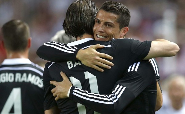 Cristiano Ronaldo anota triplete y Real Madrid gana sufridamente