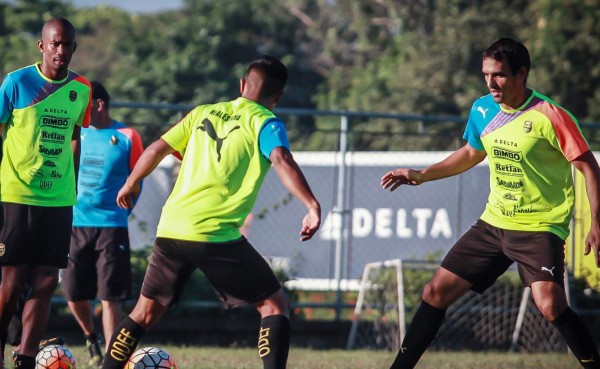 La delantera, el nuevo dolor de cabeza de Real España