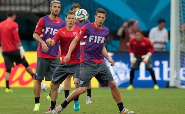 La selección de Suiza siente el calor de Manaos