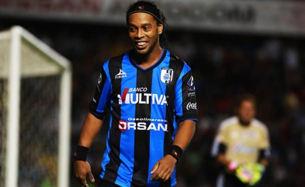 Equipo angoleño quiere al brasileño Ronaldinho