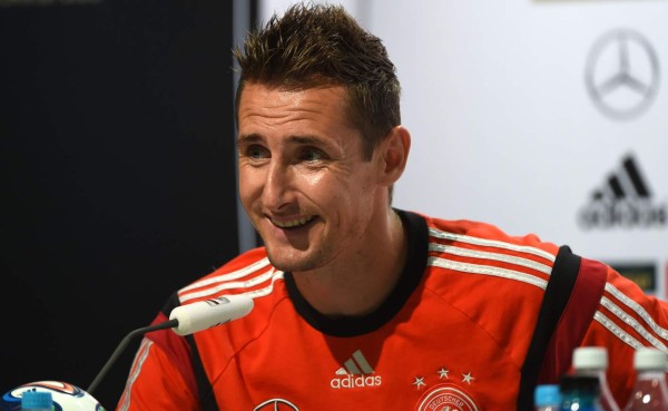 Miroslav Klose invita a todos 'al club de los 16'