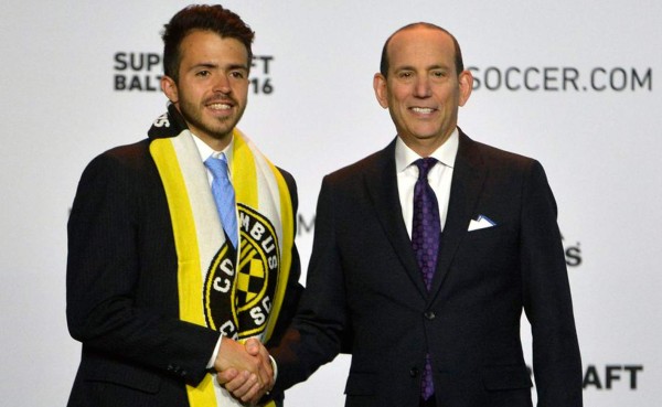 Guatemalteco Rodrigo Saravia firma con Columbus Crew
