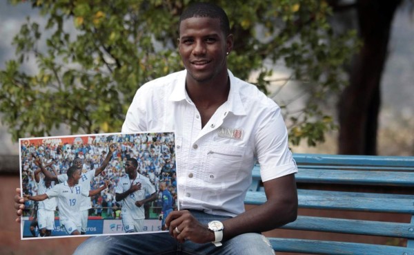 Juan Carlos García: 'No dejemos de apoyar a la Selección ni de asistir al estadio'