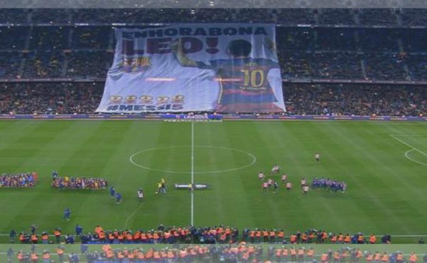 VIDEO: El Camp Nou se rinde ante Messi por su quinto Balón de Oro