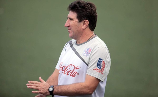 Héctor Vargas piensa en la Concacaf y Liga Nacional