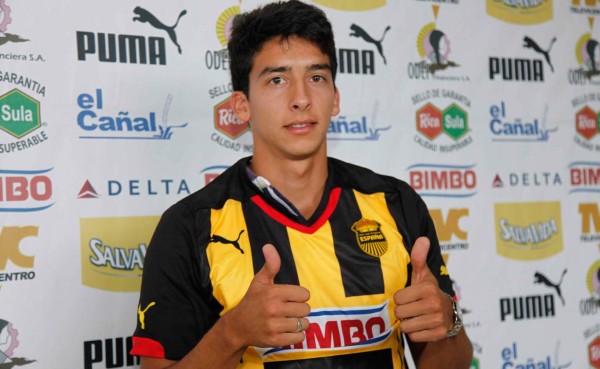 Real España presenta al volante uruguayo Bruno Foliados