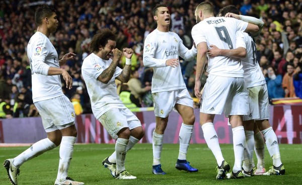 Real Madrid vence con facilidad al Villarreal y mantiene pulso por la Liga