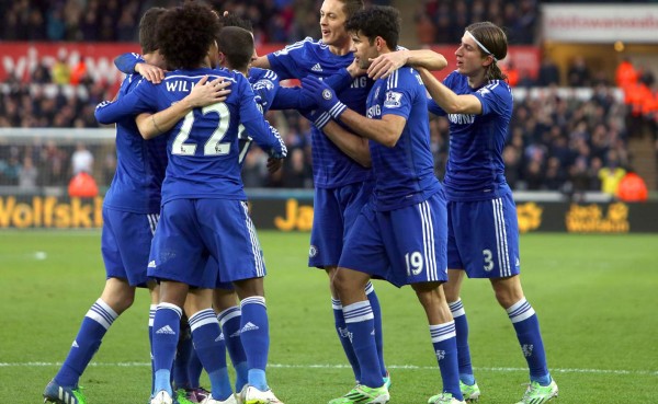 Chelsea destroza al Swansea y mantiene el liderato