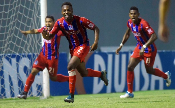 Olimpia le gana el clásico a Marathón con gol al último instante