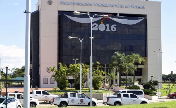 Justicia de Paraguay allana sede de la Conmebol en Asunción
