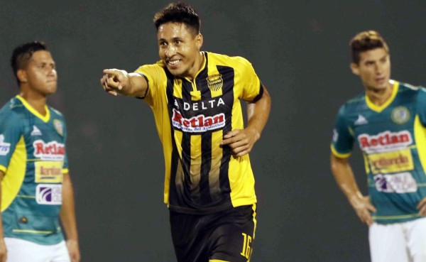 Así es Domingo Zalazar, el argentino que la está rompiendo en Honduras