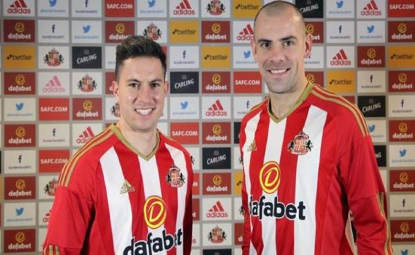 Bryan Oviedo deja el Everton y se va al Sunderland por tres años y medio