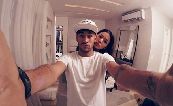 Bruna Marquezine le pide a Neymar brindar 'espectáculo'