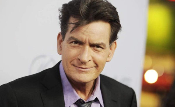 Charlie Sheen revela que es portador del virus del sida