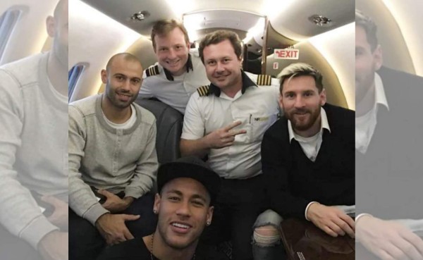 Neymar y Messi llegan juntos a Belo Horizonte para el clásico del jueves