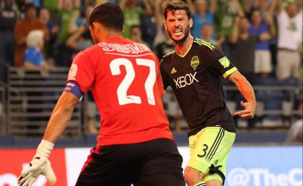 VIDEO: Brad Evans se burló de Noel Valladares al anotarle el penal