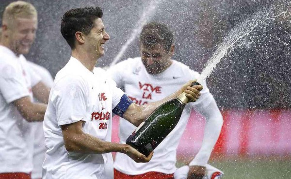 Lewandowski, investigado por beber alcohol durante una celebración deportiva