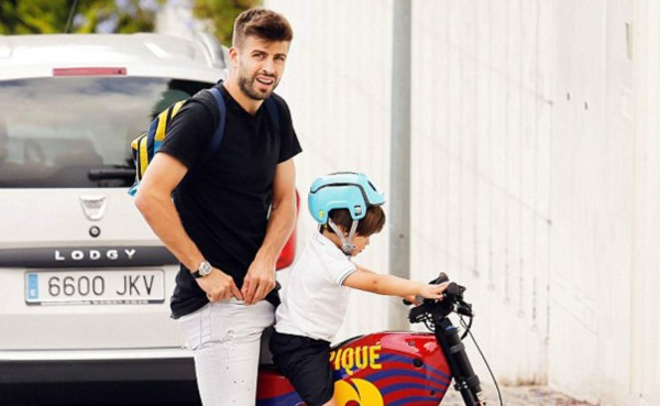 ¡En bicicleta! Así recoge Gerard Piqué a su hijo Milan en la escuela