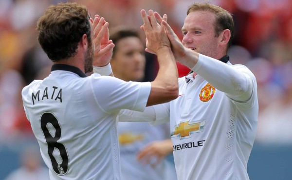 Doblete de Rooney le da triunfo al Manchester United
