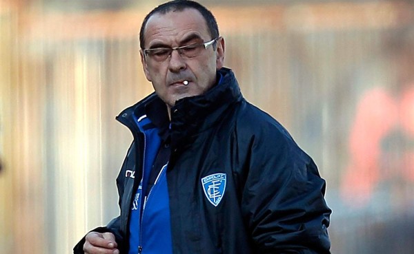 VIDEO: 'Cachan' a entrenador del Nápoli, Maurizio Sarri, fumando y tomando café en entrenamiento